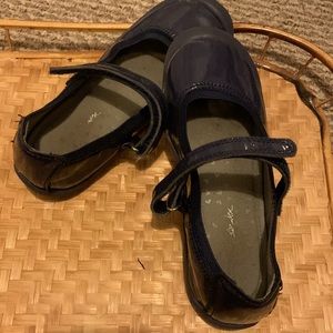 Hanna Anderson girls navy Mary Janes size 13.5